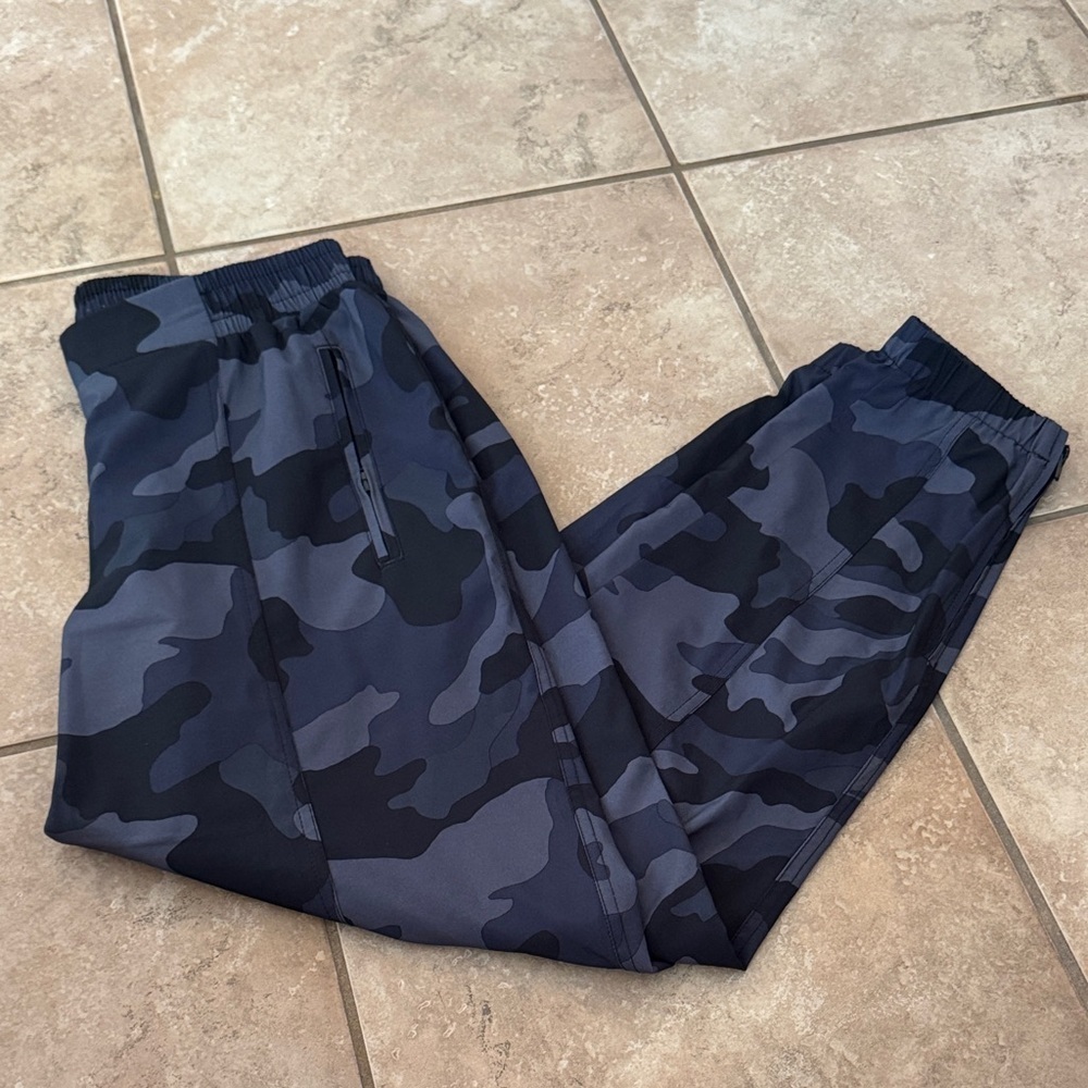 Old Navy Women's Black Camouflage Joggers